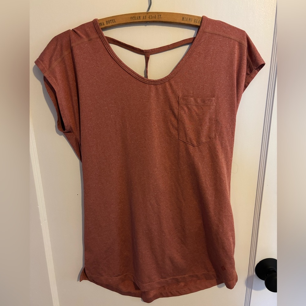 Dusty rose mountain hardwear exercise top size small